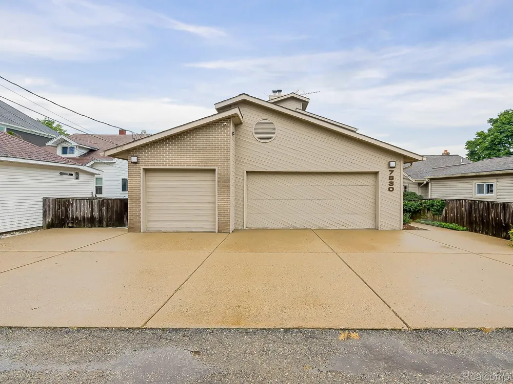 7830 Barnsbury Road West Bloomfield Charter Township, MI 48324