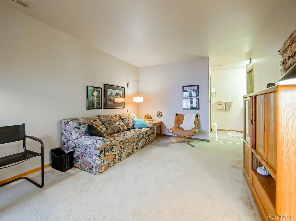 7830 Barnsbury Road West Bloomfield Charter Township, MI 48324