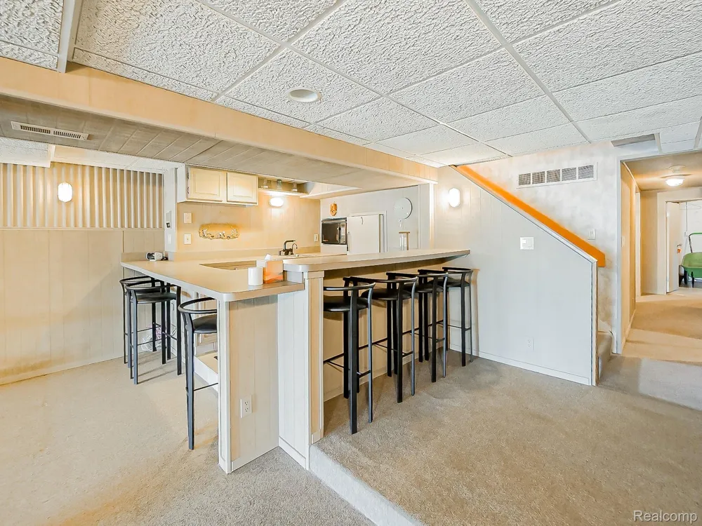 7830 Barnsbury Road West Bloomfield Charter Township, MI 48324