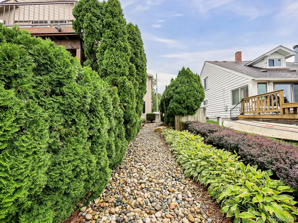 7830 Barnsbury Road West Bloomfield Charter Township, MI 48324