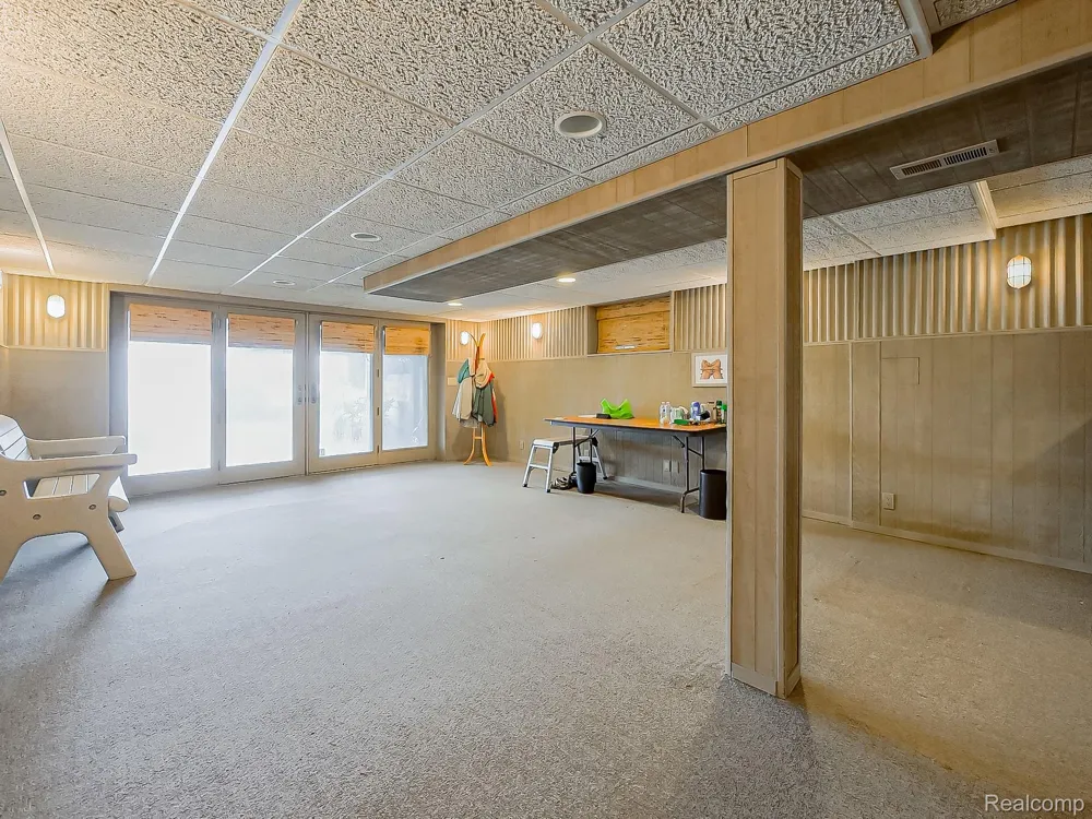 7830 Barnsbury Road West Bloomfield Charter Township, MI 48324