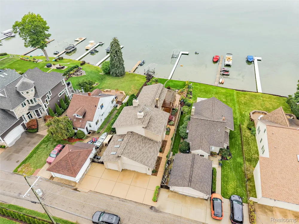 7830 Barnsbury Road West Bloomfield Charter Township, MI 48324