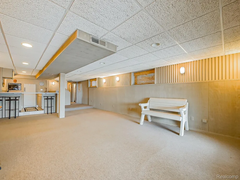 7830 Barnsbury Road West Bloomfield Charter Township, MI 48324