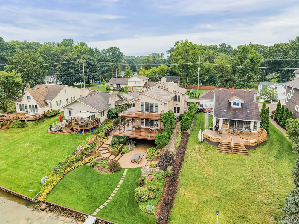 7830 Barnsbury Road West Bloomfield Charter Township, MI 48324