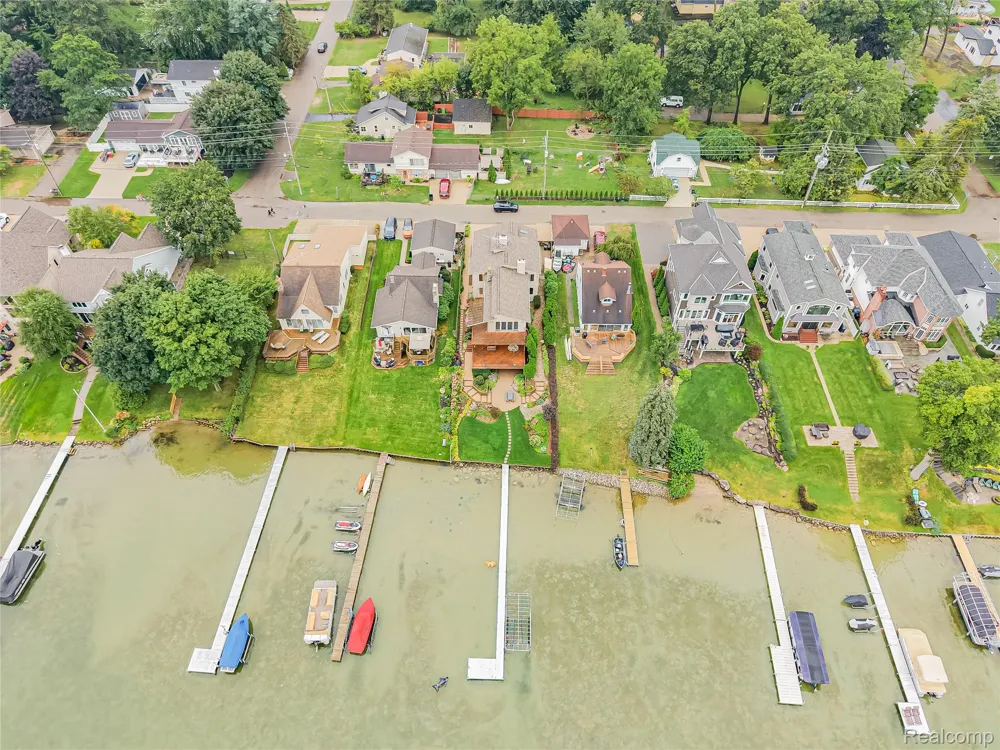 7830 Barnsbury Road West Bloomfield Charter Township, MI 48324