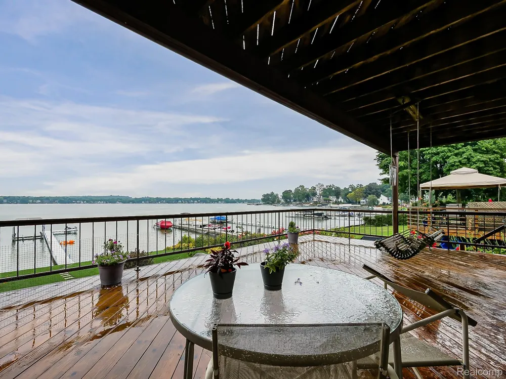 7830 Barnsbury Road West Bloomfield Charter Township, MI 48324