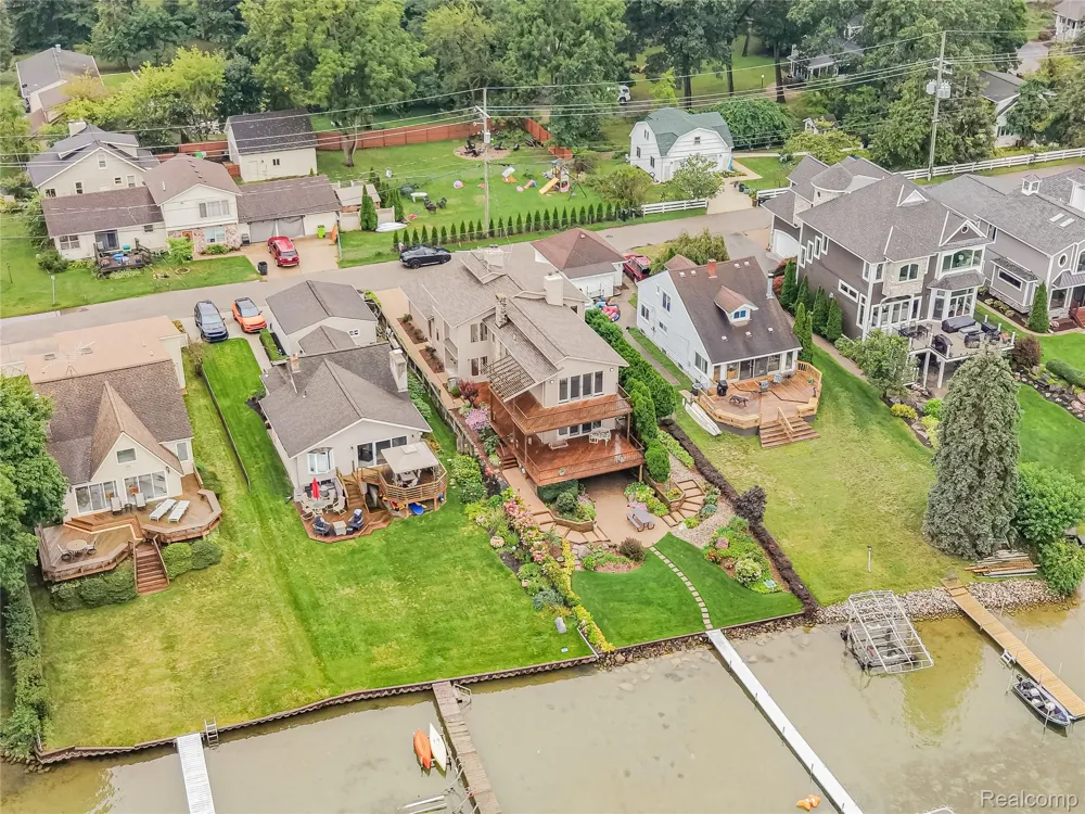 7830 Barnsbury Road West Bloomfield Charter Township, MI 48324