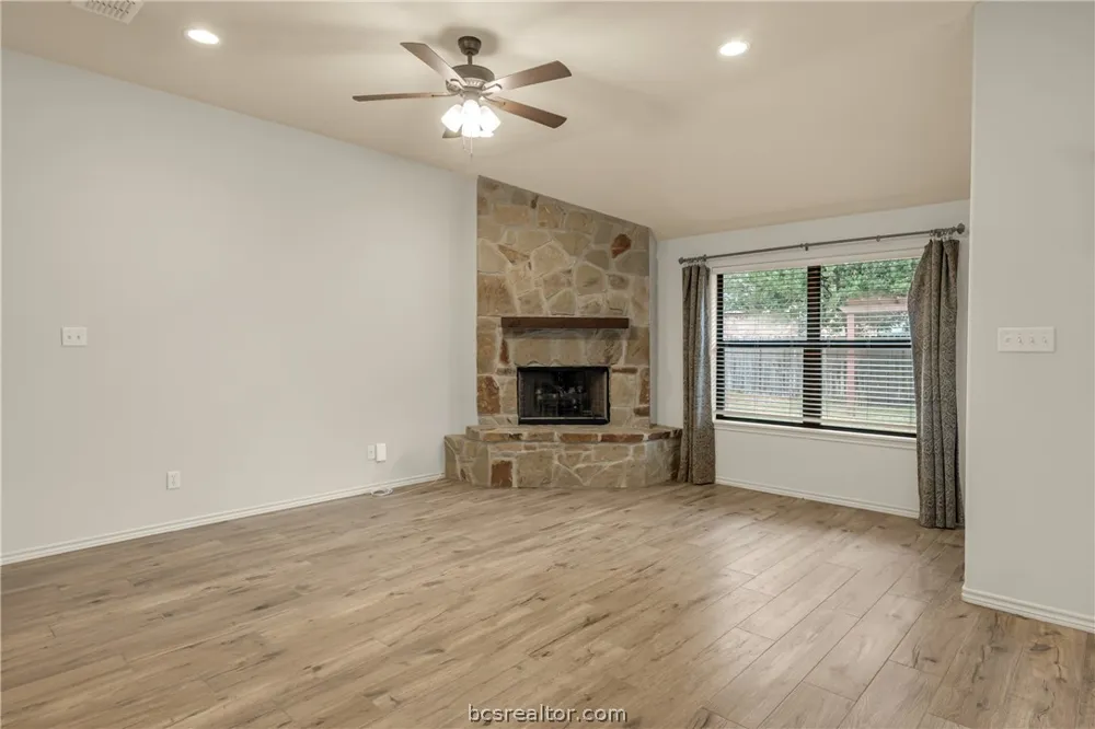 15418 Meadow Pass College Station, TX 77845