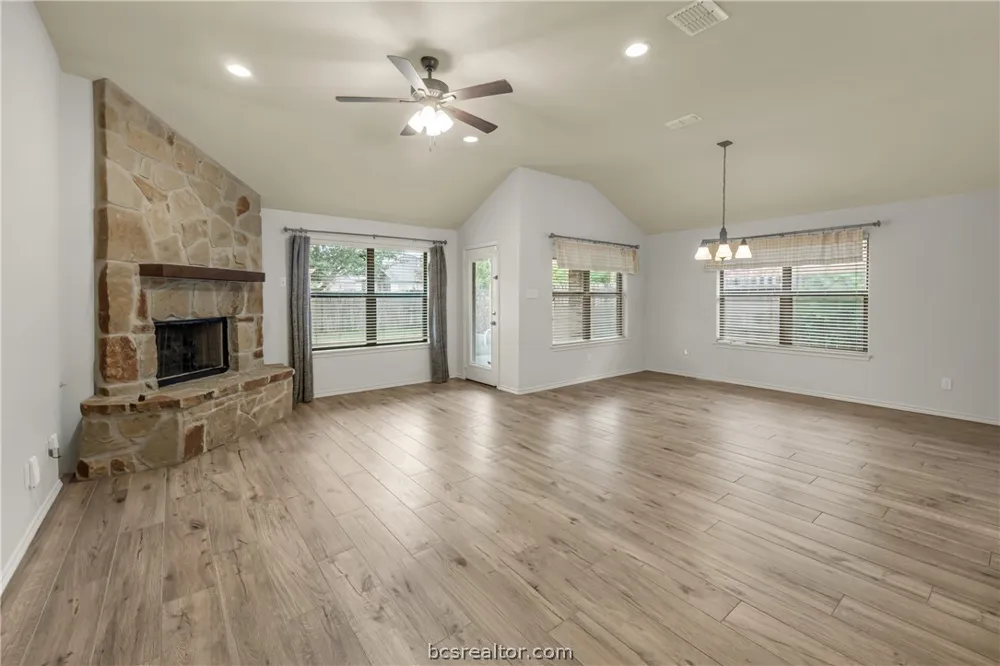 15418 Meadow Pass College Station, TX 77845
