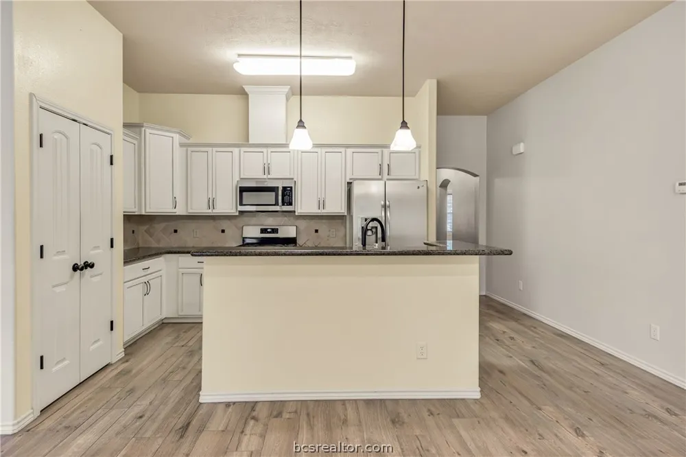 15418 Meadow Pass College Station, TX 77845
