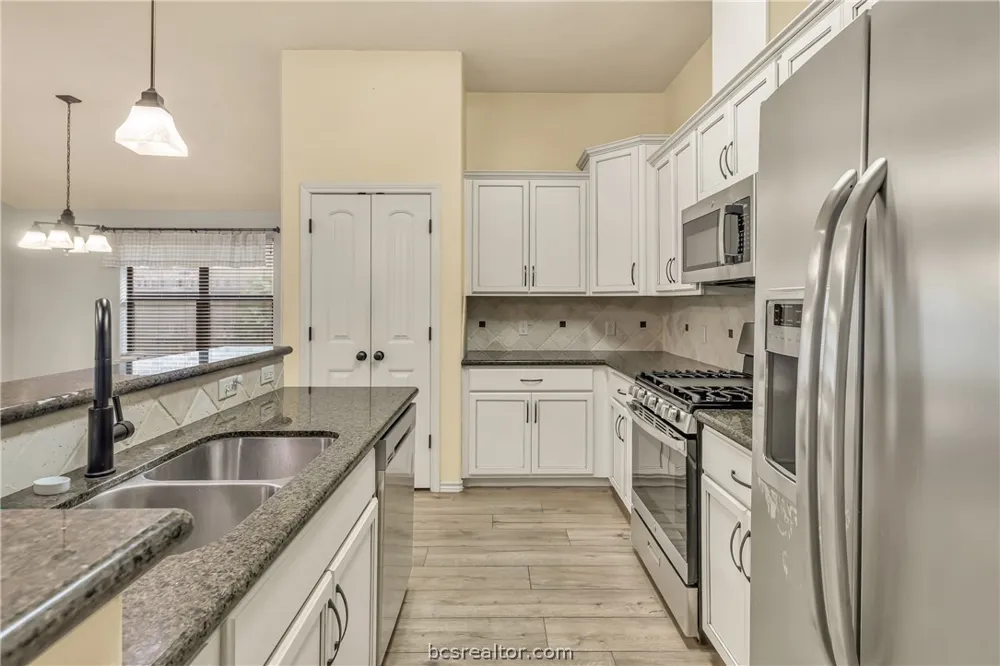 15418 Meadow Pass College Station, TX 77845