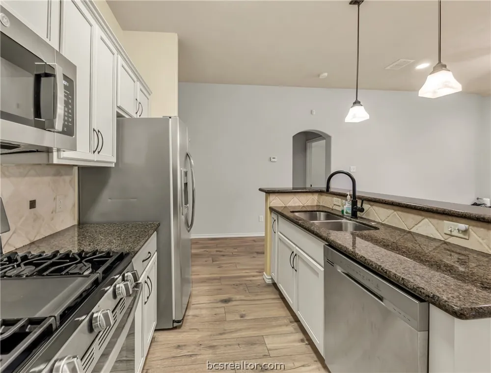 15418 Meadow Pass College Station, TX 77845