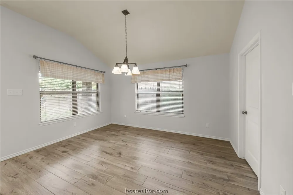 15418 Meadow Pass College Station, TX 77845