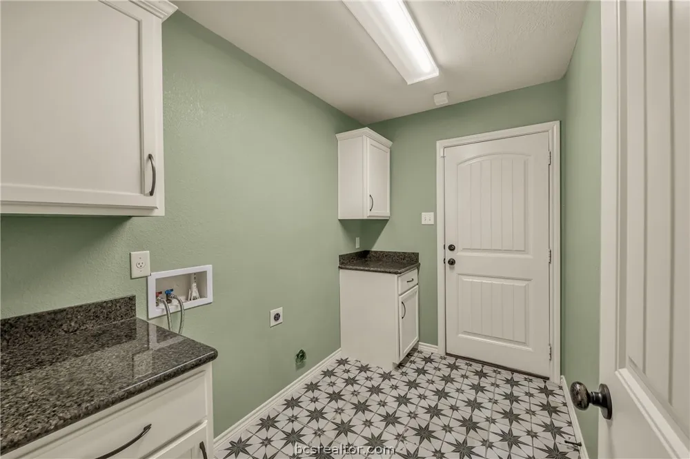 15418 Meadow Pass College Station, TX 77845