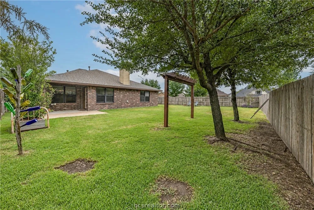 15418 Meadow Pass College Station, TX 77845