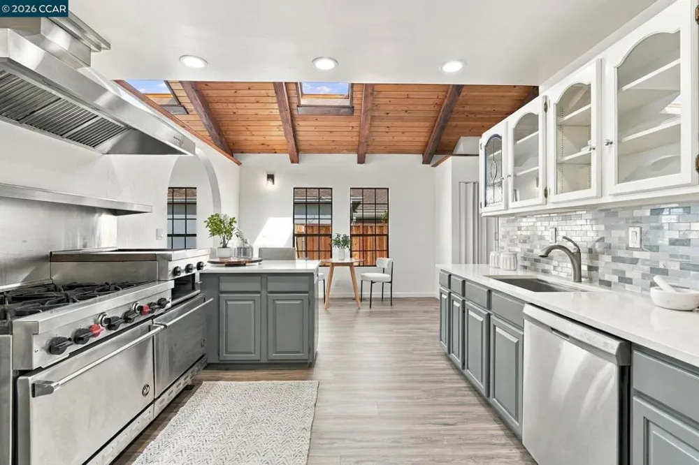 15326 Farnsworth St San Leandro, CA 94579