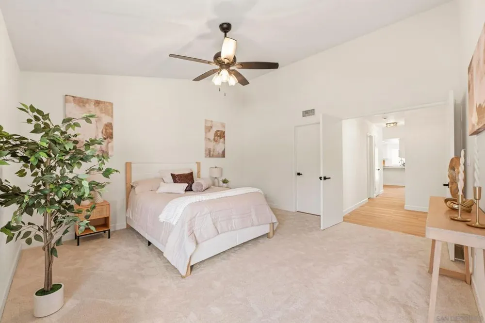12855 Via Moura San Diego, CA 92128