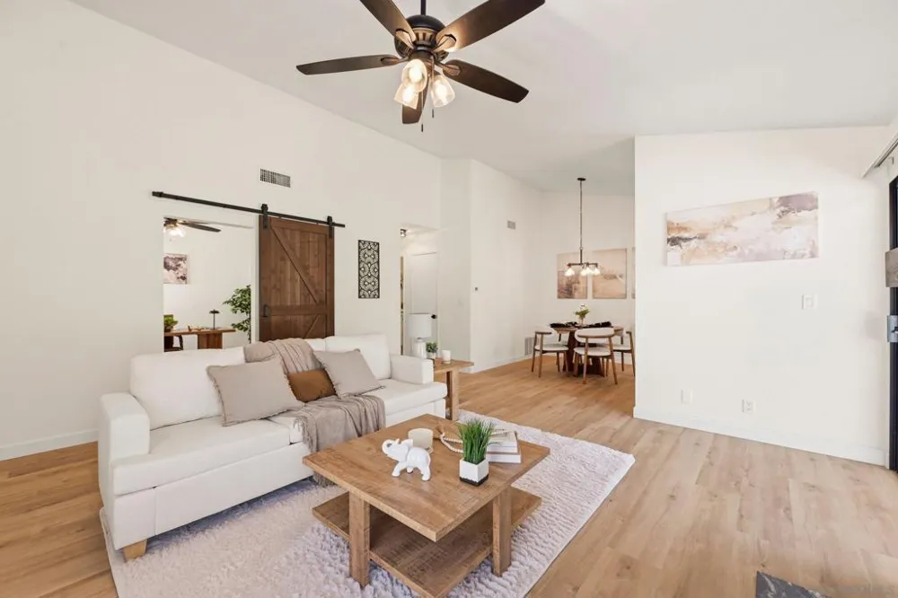 12855 Via Moura San Diego, CA 92128