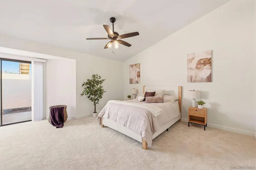 12855 Via Moura San Diego, CA 92128
