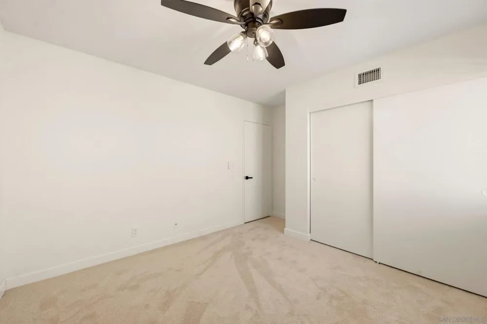 12855 Via Moura San Diego, CA 92128