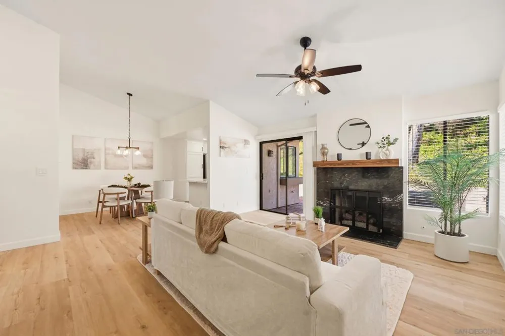 12855 Via Moura San Diego, CA 92128