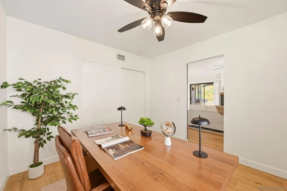 12855 Via Moura San Diego, CA 92128