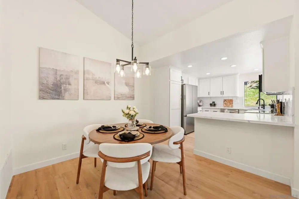 12855 Via Moura San Diego, CA 92128