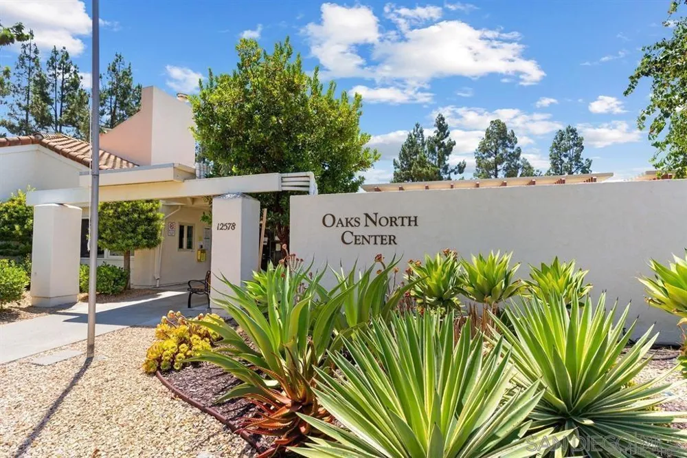 12855 Via Moura San Diego, CA 92128