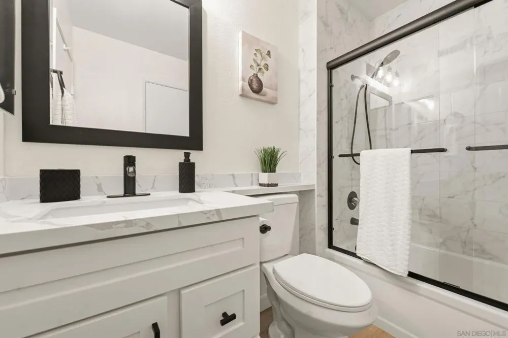 12855 Via Moura San Diego, CA 92128
