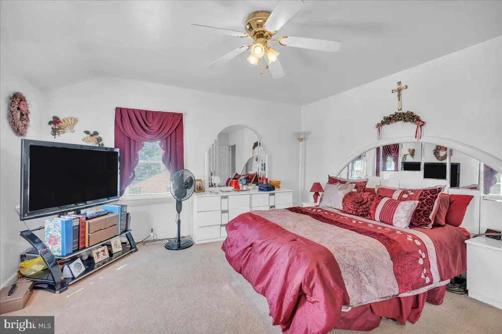 318 S CUMMINGS AVENUE Glassboro, NJ 08028
