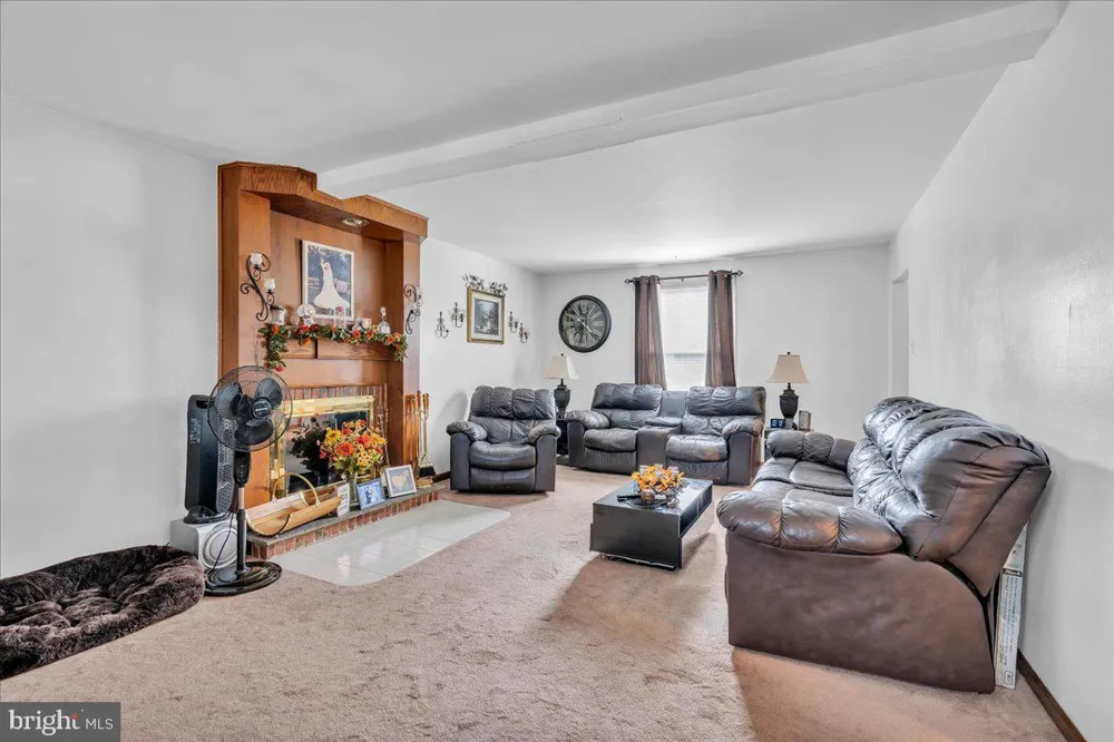 318 S CUMMINGS AVENUE Glassboro, NJ 08028