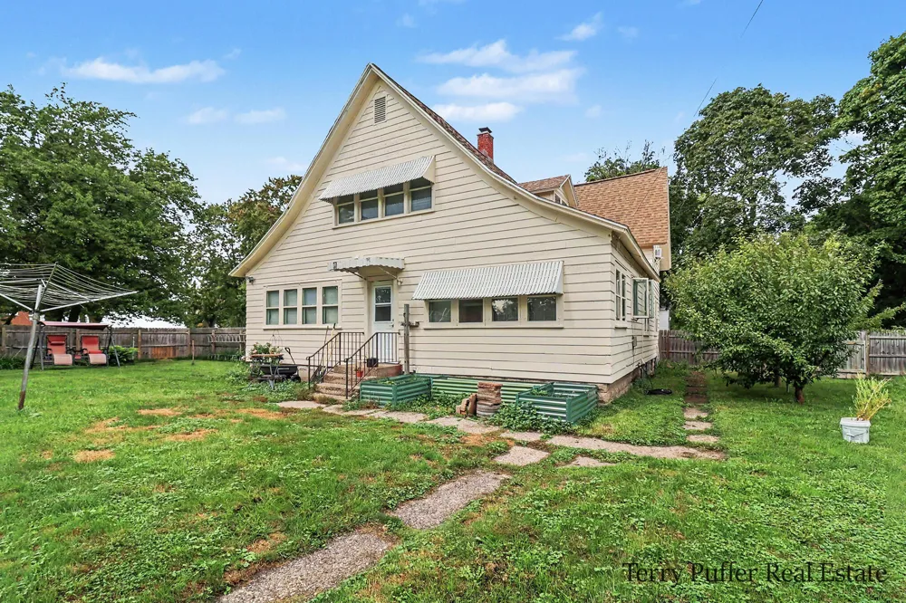 1187 Washington Avenue Muskegon, MI 49441
