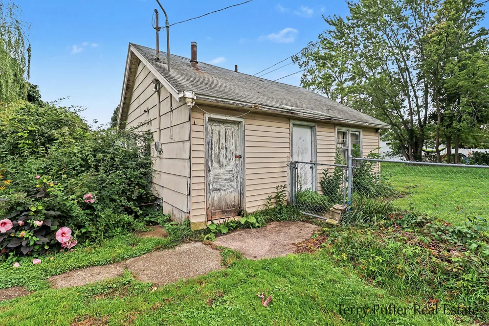 1187 Washington Avenue Muskegon, MI 49441