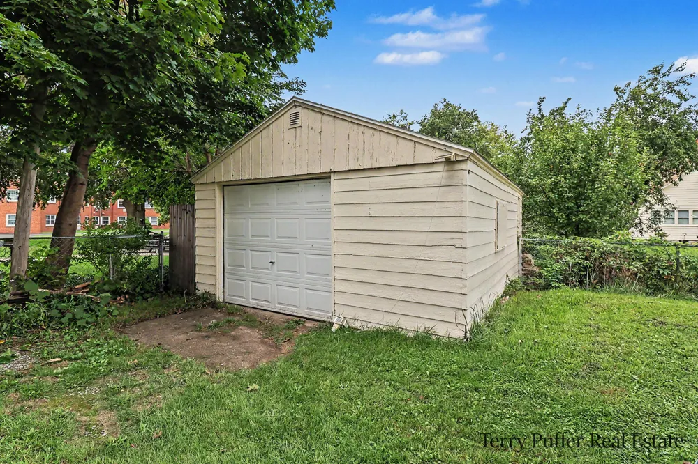 1187 Washington Avenue Muskegon, MI 49441