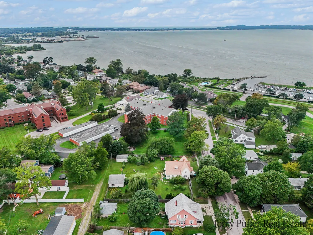 1187 Washington Avenue Muskegon, MI 49441