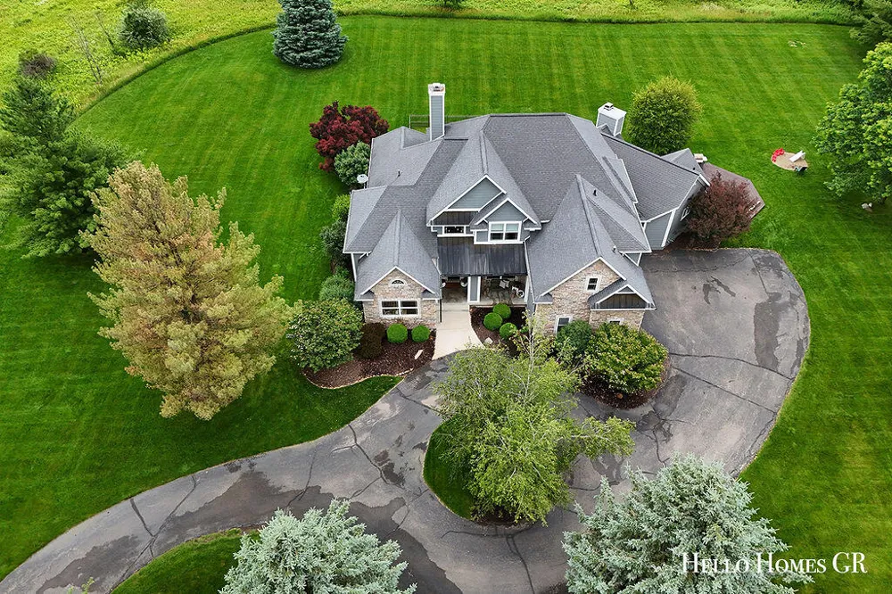5327 Canyon River Drive NE Ada, MI 49301