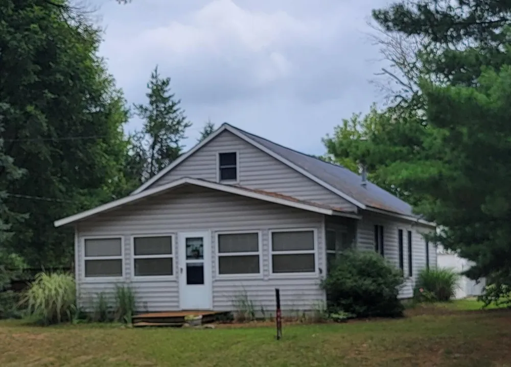 8 E Barton Street Newaygo, MI 49337