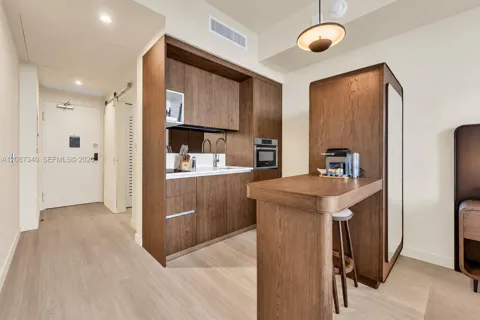 1611 SW 2nd ave #605