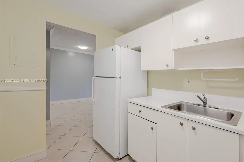 1725 W 60th St #F126 Hialeah, FL 33012