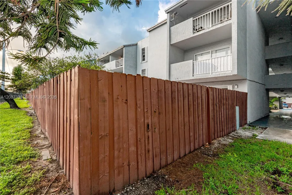 1725 W 60th St #F126 Hialeah, FL 33012