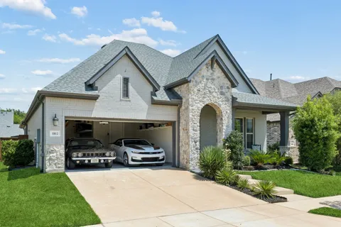 1812 Leo Drive