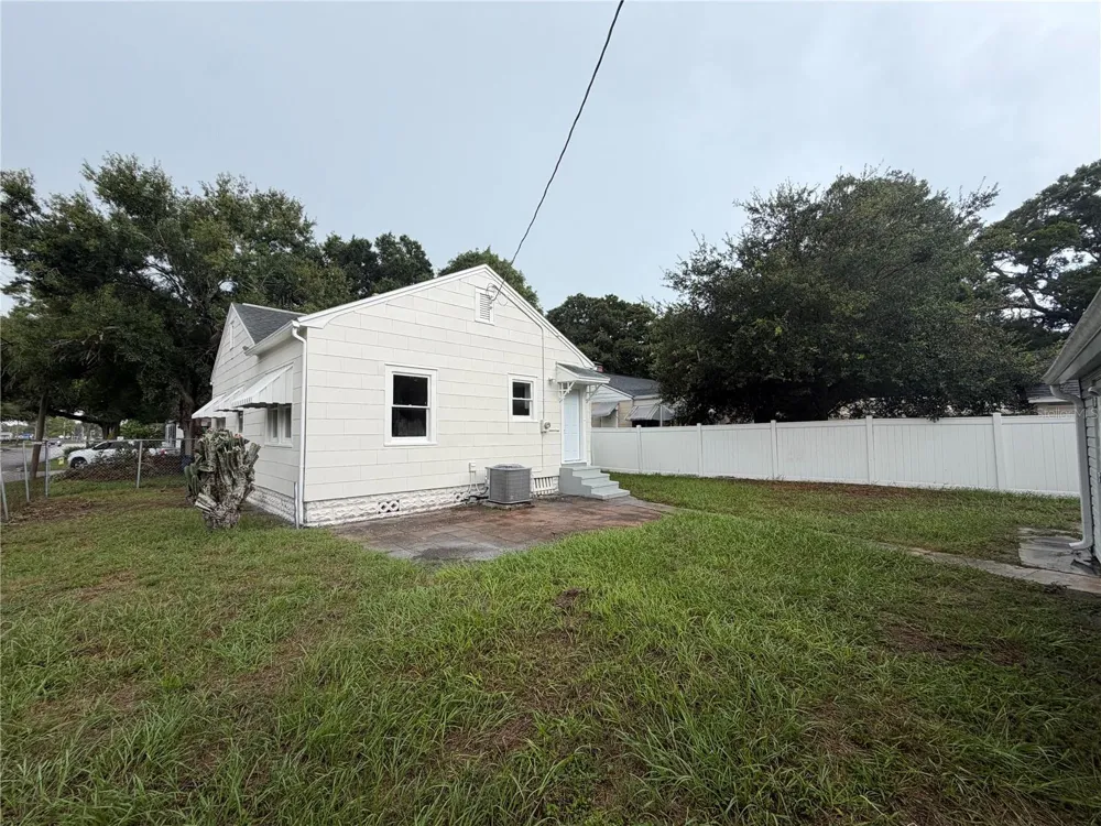 1901 20TH AVENUE St Petersburg, FL 33713