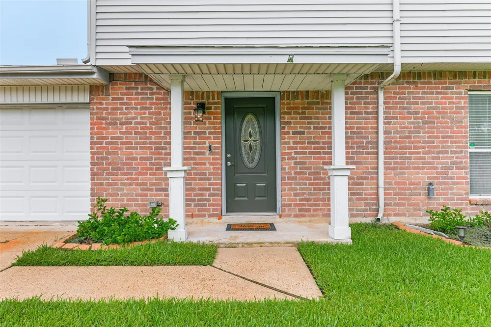 207 Woodvale Drive League City, TX 77573