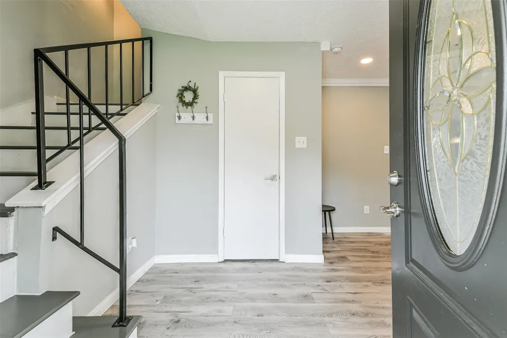 207 Woodvale Drive League City, TX 77573