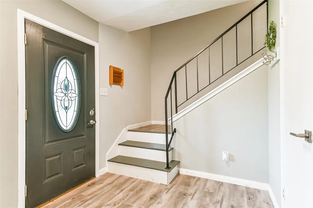 207 Woodvale Drive League City, TX 77573