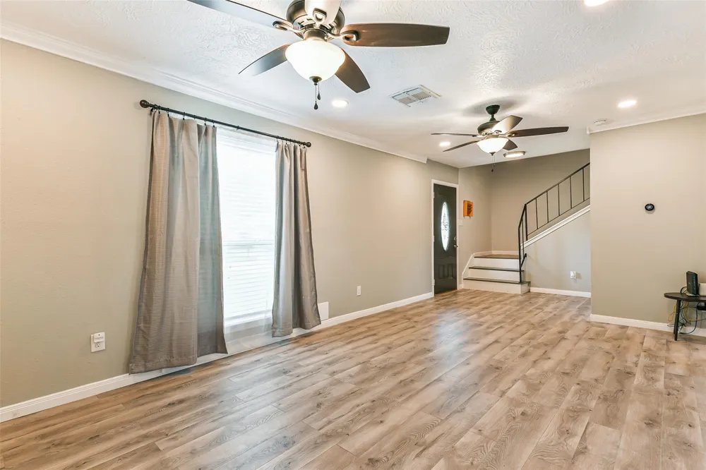 207 Woodvale Drive League City, TX 77573