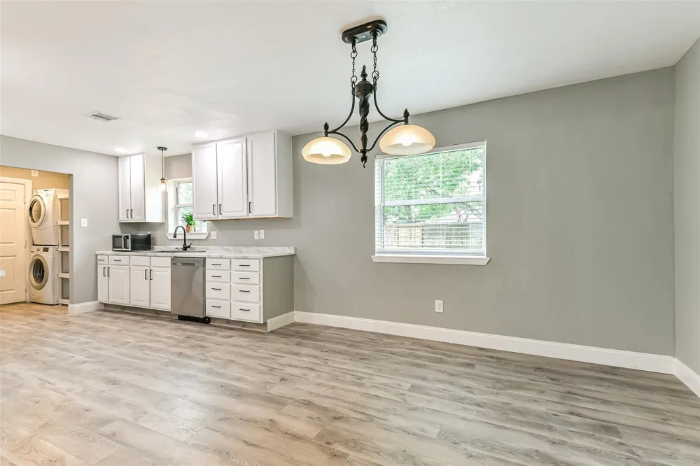 207 Woodvale Drive League City, TX 77573
