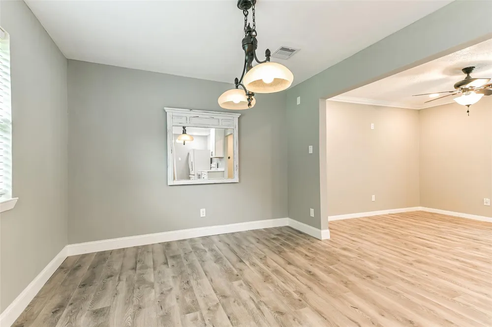 207 Woodvale Drive League City, TX 77573