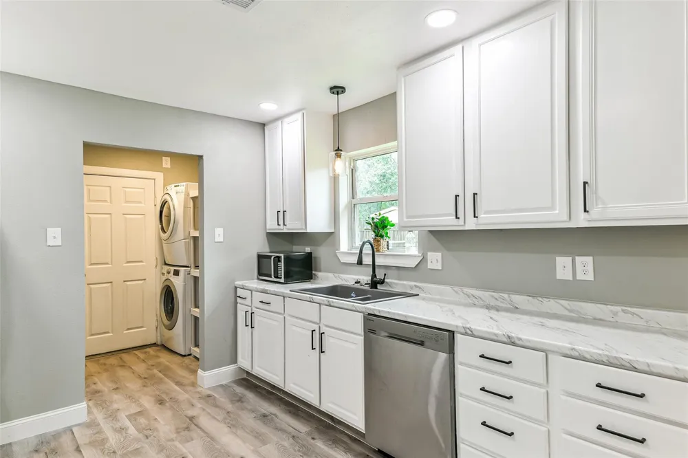 207 Woodvale Drive League City, TX 77573