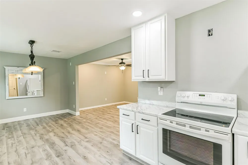 207 Woodvale Drive League City, TX 77573